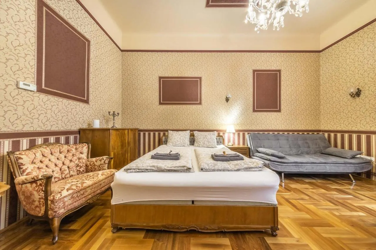 Josephine Studio Budapest 0*,