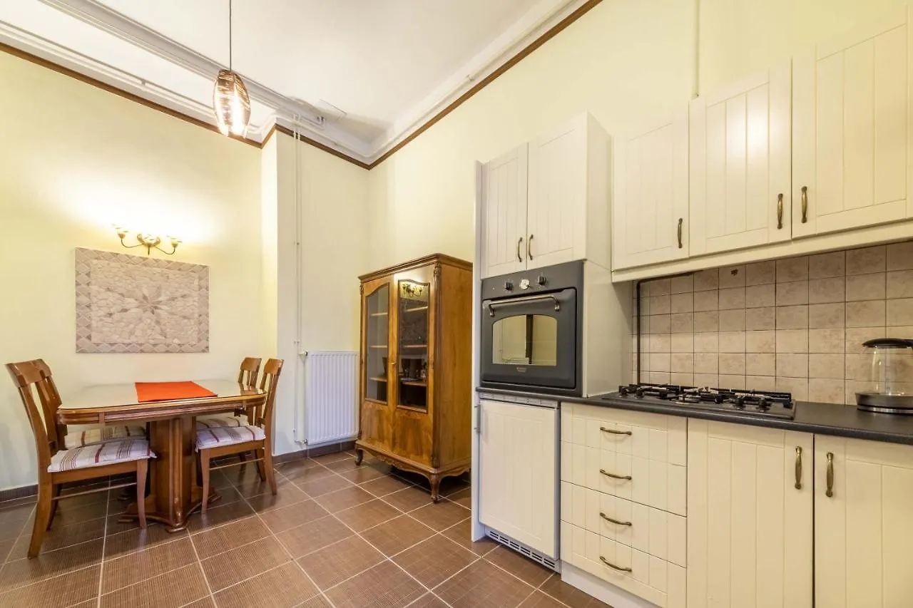 Josephine Studio Budapest 0*,